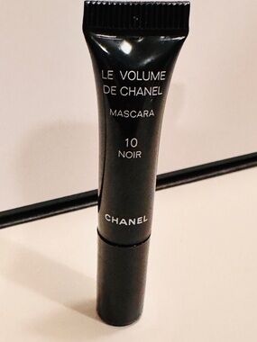 CHANEL New Le Volume De Chanel Mascara #10 Noir Black .03 oz Travel Sample Mini